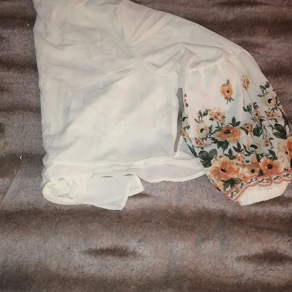 Beautiful blouse - Picture 6 of 8